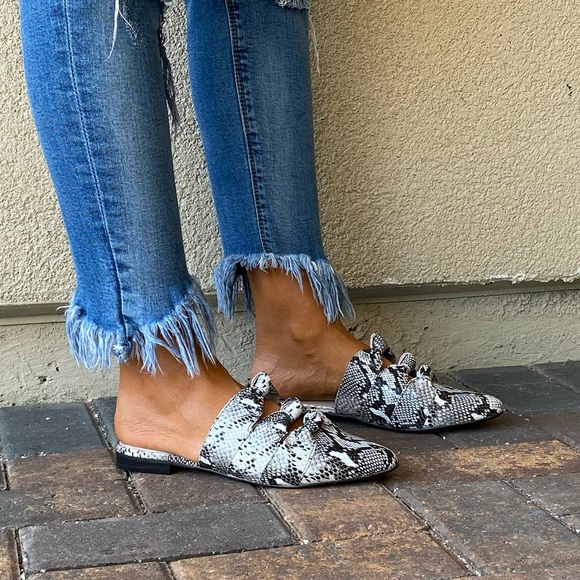 Snake Print Leather Pointed Toe Bow Detail Mule - Picture 11 of 13